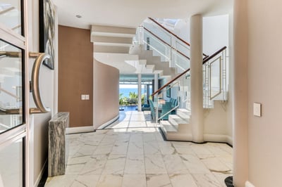 Luxury Villa Photo #20