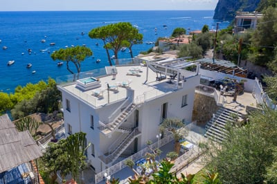 Luxury Villa Photo #6
