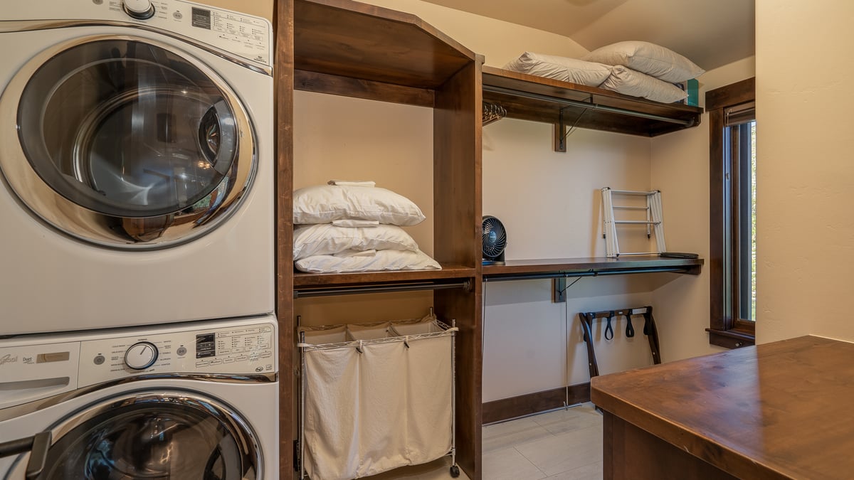 Laundry room - Image 54