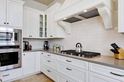 Beautiful kitchen space to prepare a meal for family and friends. Equipped with all new high-end app