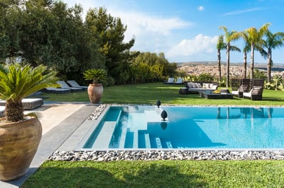 Luxury Villa Photo #4