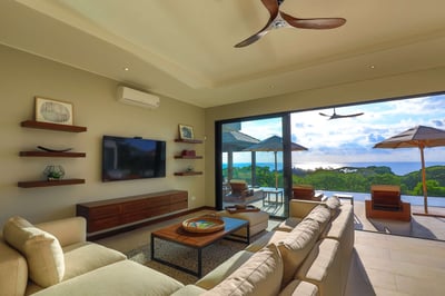 Luxury Villa Photo #15