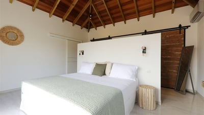 Bedroom 1: A king size bed, air conditioning, ceiling fan, safe, dressing room, ensuite bathroom wit