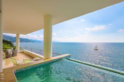 Luxury Villa Photo #13