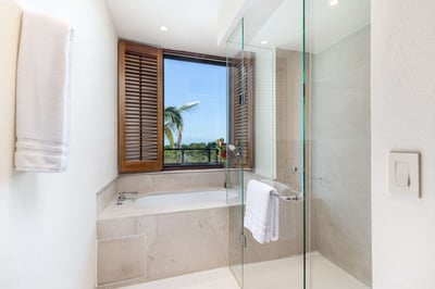 Luxury Villa Photo #30
