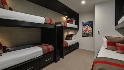 Bunkroom that sleeps 7 on main level