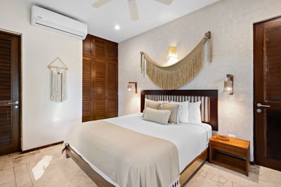 Luxury Villa Photo #30