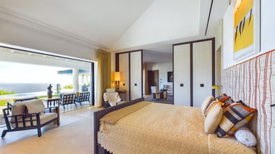 Bedroom 1: Located in the main house. Euro-King&nbsp;size bed, air conditioning, HD-TV, satellite ch