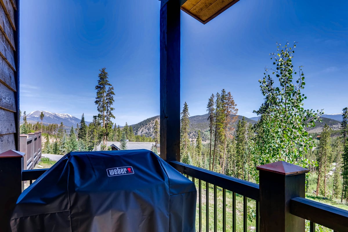 Enjoy grill time with mountain views! - Image 18