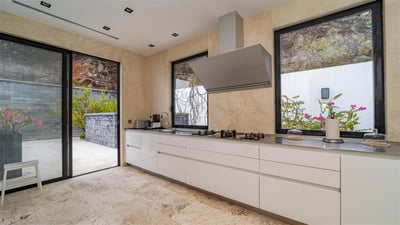Kitchen & Dining Area