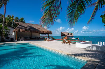 Luxury Villa Photo #6
