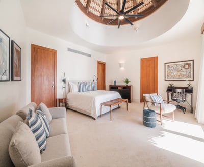 Luxury Villa Photo #22