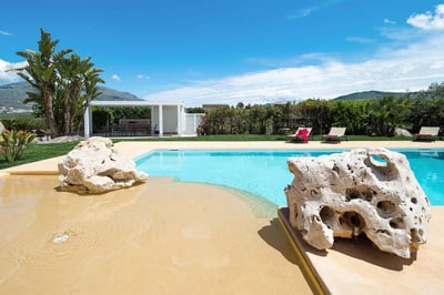 Luxury Villa Photo #7