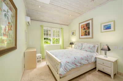 Luxury Villa Photo #16