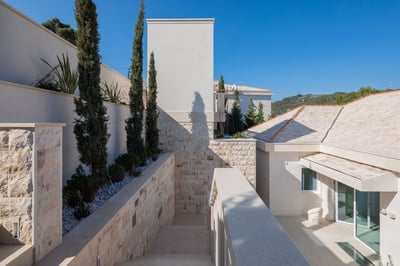 Luxury Villa Photo #37