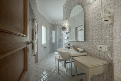 Luxury Villa Photo #49