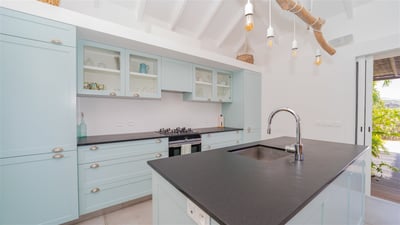 Kitchen & Dining Area
