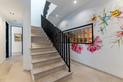 Luxury Villa Photo #17