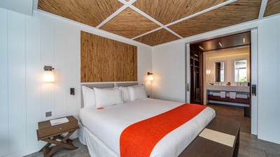 Bedroom 4: On the lower level. King size bed, air conditioning, HD-TV with Apple TV, Dish 