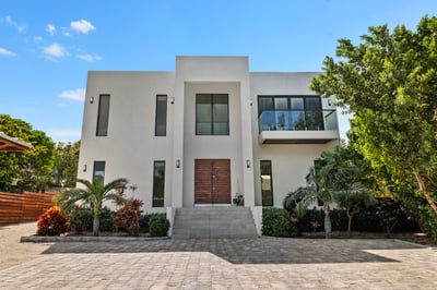 Luxury Villa Photo #3