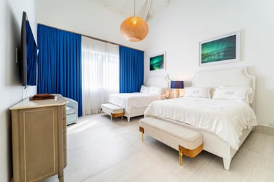 Luxury Villa Photo #27