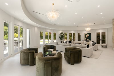 Luxury Villa Photo #16
