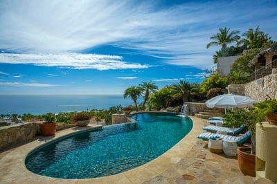 Luxury Villa Photo #9
