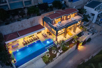 Luxury Villa Photo #2