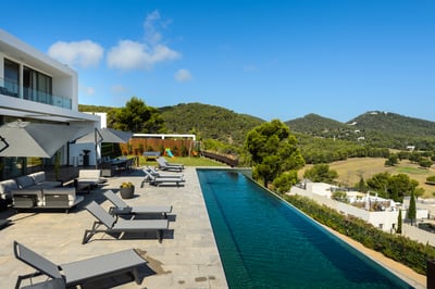 Luxury Villa Photo #3