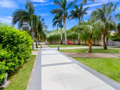 Luxury Villa Photo #12