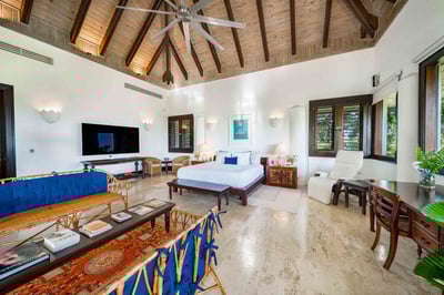 Luxury Villa Photo #17