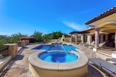 Luxury Villa Photo #7