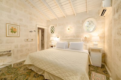 Luxury Villa Photo #17