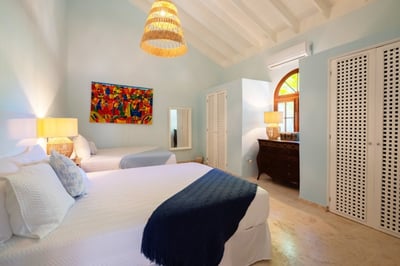 Luxury Villa Photo #22