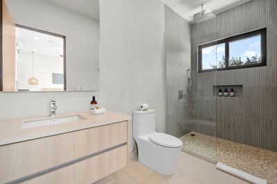 Suite 4 Private Ensuite – Level 2