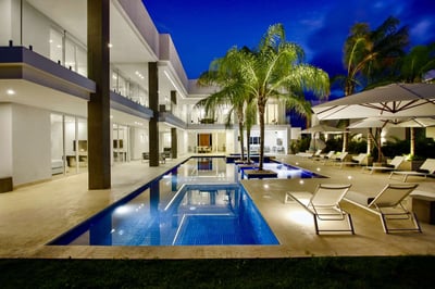 Luxury Villa Photo #4