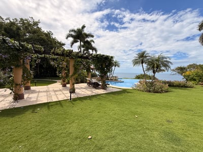 Luxury Villa Photo #11