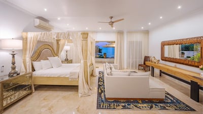 Luxury Villa Photo #38