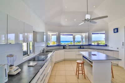 Luxury Villa Photo #12
