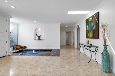 Luxury Villa Photo #16