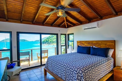 Luxury Villa Photo #36
