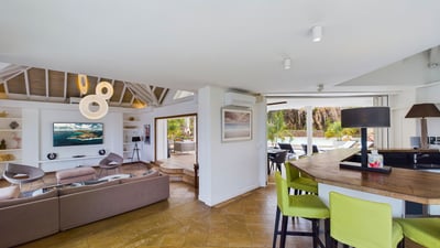 Luxury Villa Photo #30