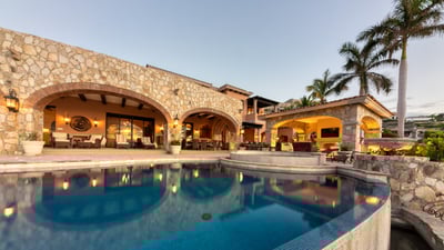 Luxury Villa Photo #4