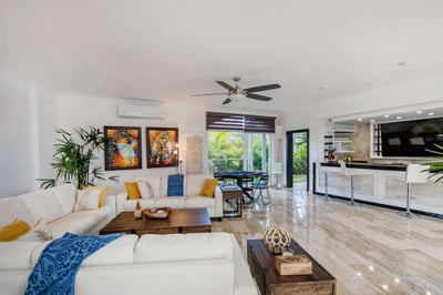 Luxury Villa Photo #26