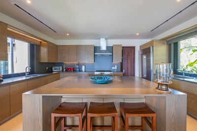 Luxury Villa Photo #30