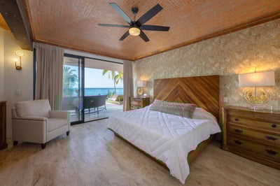 Luxury Villa Photo #28