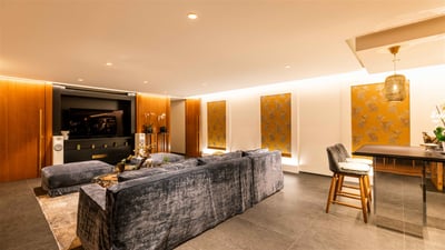 Luxury Villa Photo #22