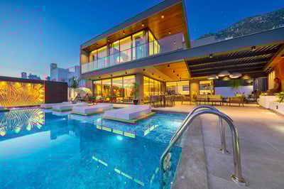 Luxury Villa Photo #2