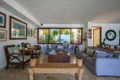 Luxury Villa Photo #16