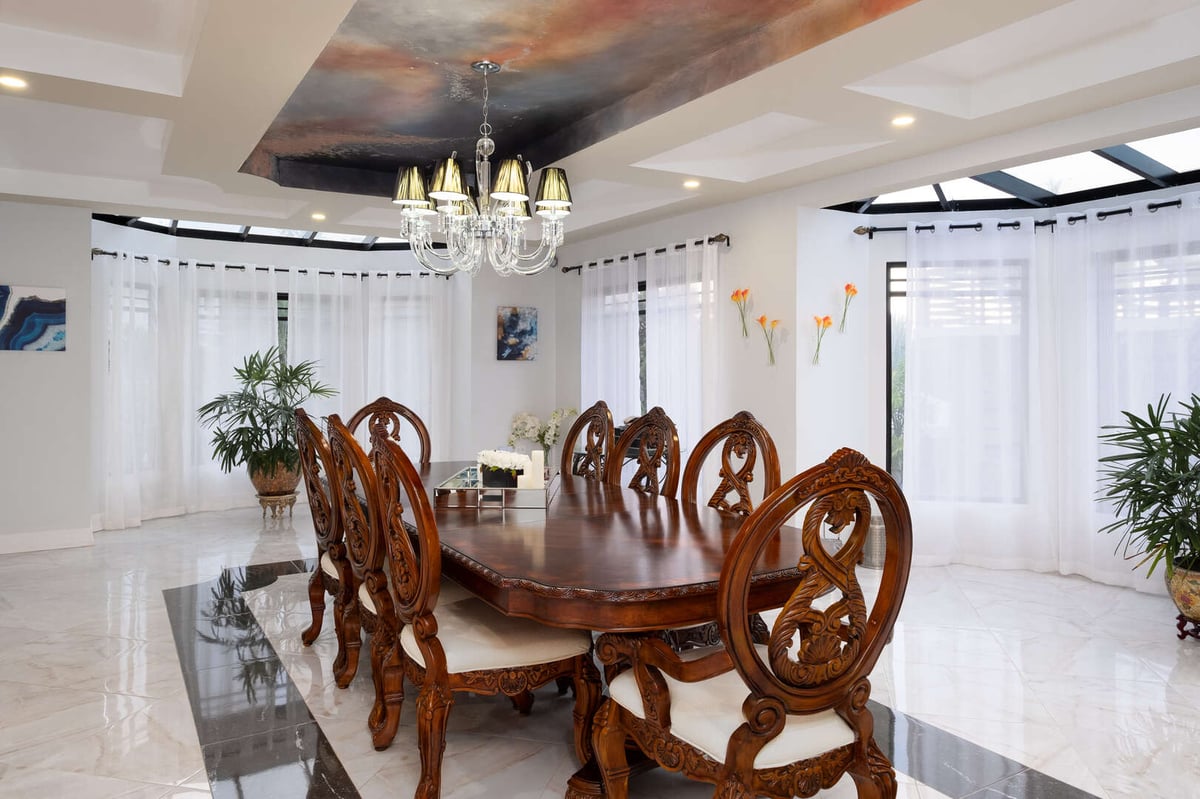 Formal Dining Room - Image 17
